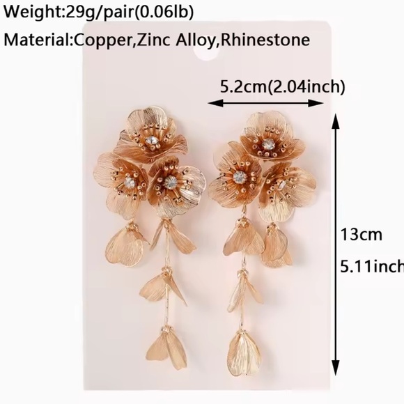 Kate Middleton Famous Cascading Floral Necklace&Earrings Set - Picture 15 of 16